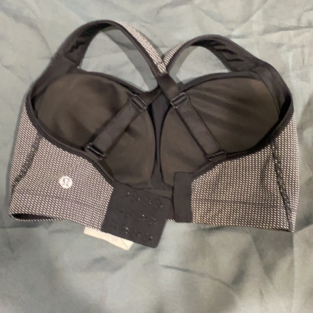 Lululemon - Picture 3 of 7